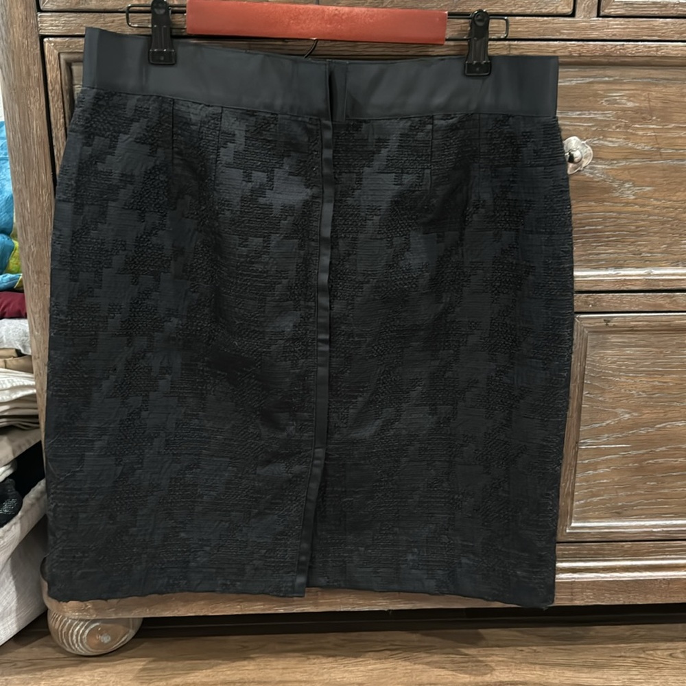 And Taylor loft black houndstooth skirt size 12 - Picture 3 of 5